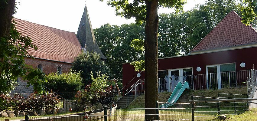 Gemeinde Mustin Maria-Magdalenen-Kirche und Evangelische Kindertagesstätte „Spatzennest“ Gemeinde Mustin Maria-Magdalenen-Kirche und Evangelische Kindertagesstätte „Spatzennest“