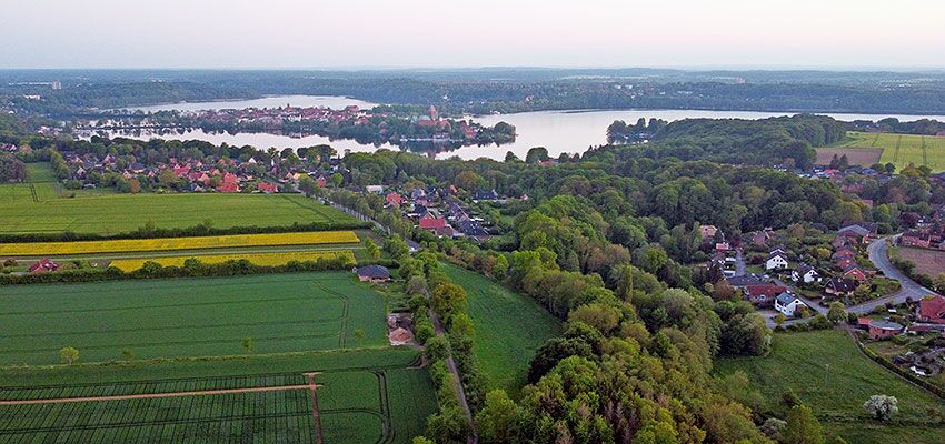 Die Gemeinde Bäk - Blick auf Ratzeburg mit Seen - Bildquelle: M. Baeck, Bäk Die Gemeinde Bäk - Blick auf Ratzeburg mit Seen - Bildquelle: M. Baeck, Bäk