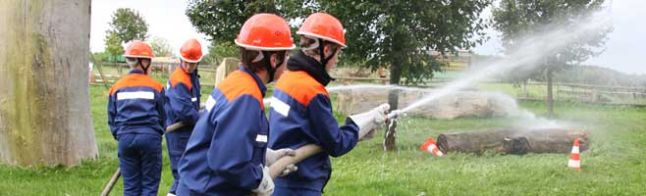Jugendfeuerwehr im Amt Lauenburgische Seen - Jugendfeuerwehr bei Löschübungen